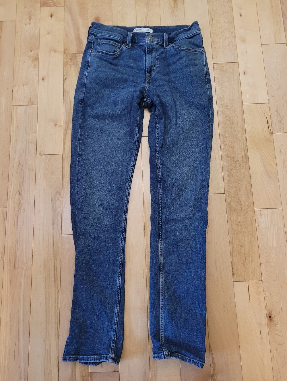 Levi's men's size 30 x 32 slim fit blue jeans